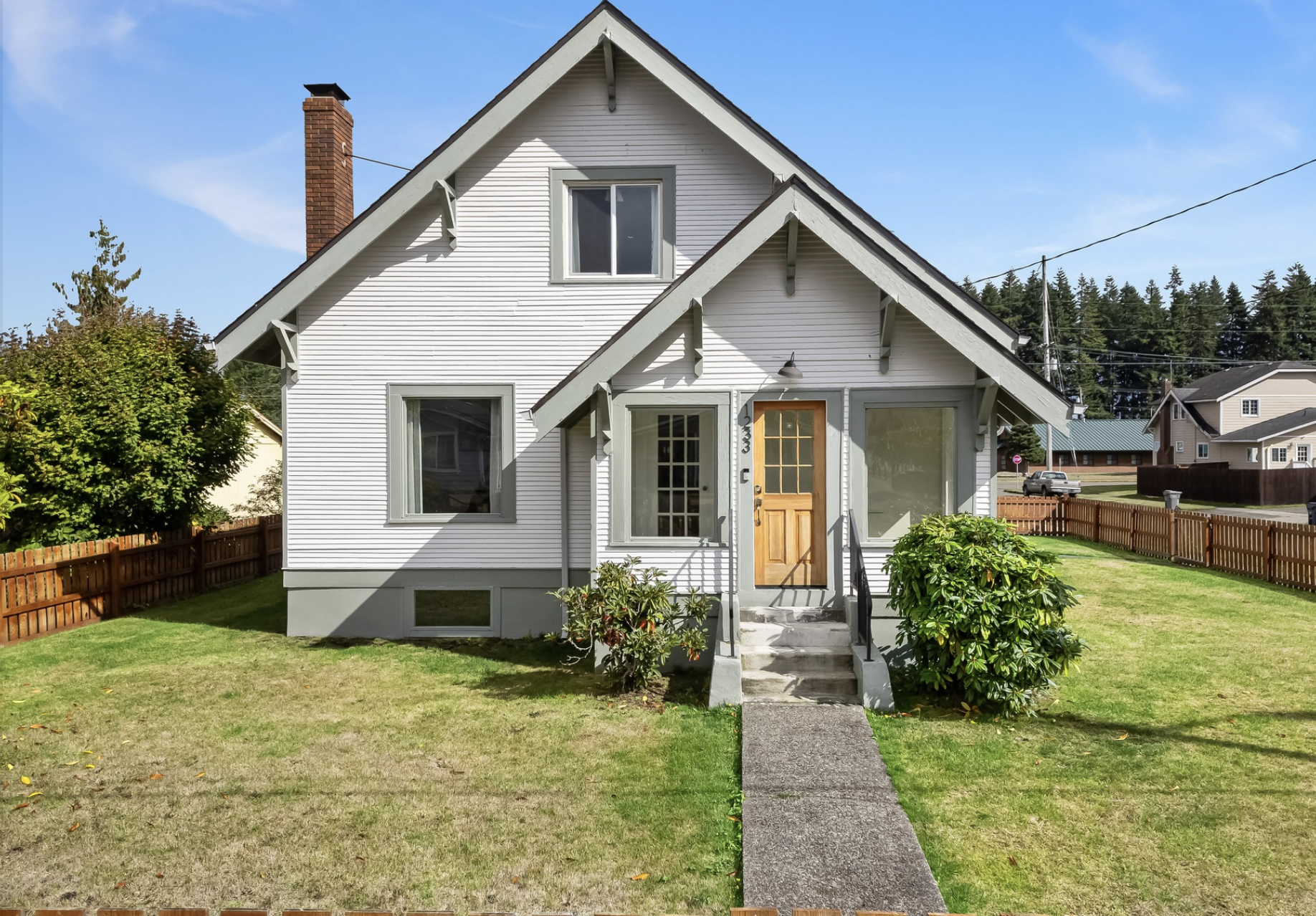 3rd St Cosmopolis — white craftsman cottage exterior