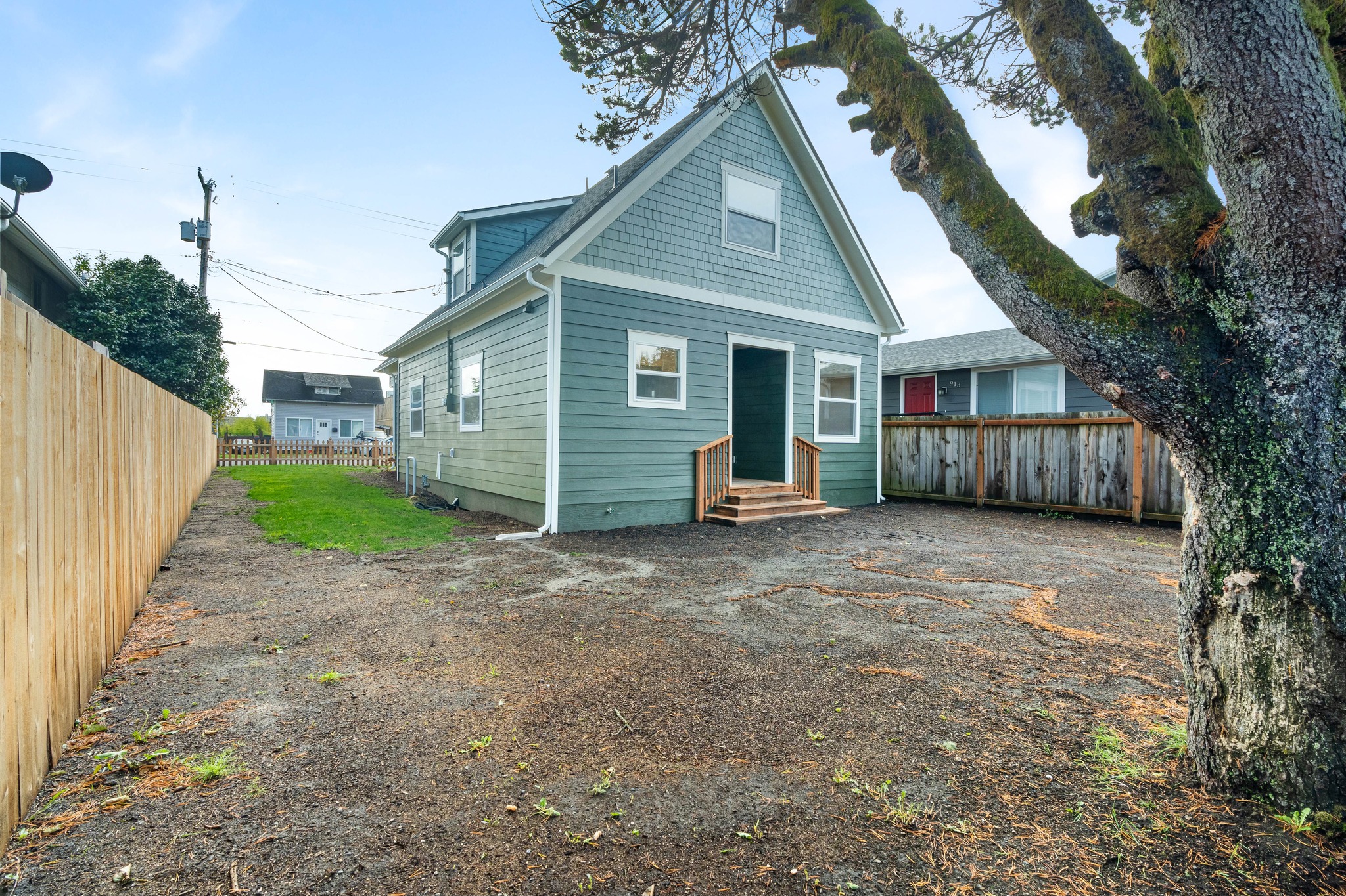 Eklund Ave — exterior, side yard and rear entry
